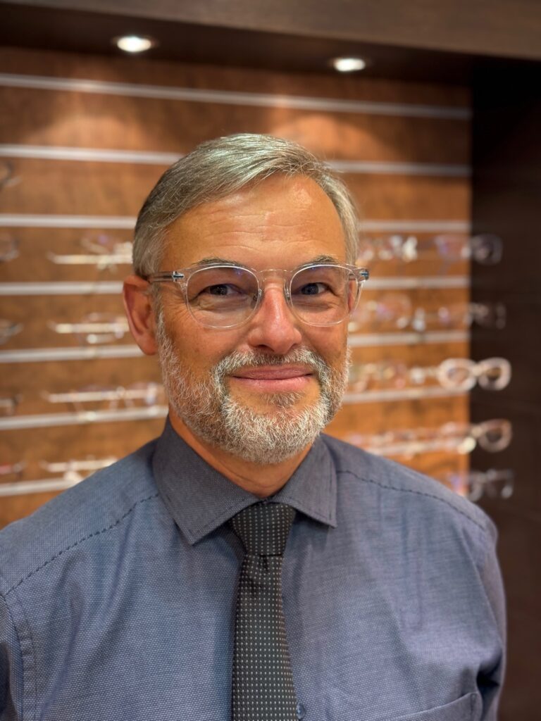 Franz-Josef Linder, Mitarbeiter der Firma Meller Optic in Troisdorf stellt sich vor.