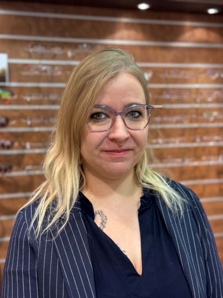 Fabienne Böttcher, Mitarbeiterin der Firma Meller Optic in Troisdorf stellt sich vor.